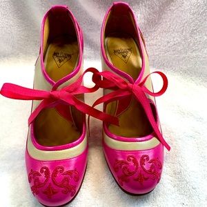 NEVER WORN John Fluevig pump bootie w ribbon